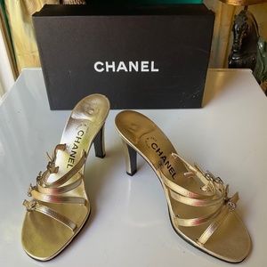 AUTH CHANEL STRAPPY GOLD MULE SANDALS - LIKE NEW, Orig BOX, sparkle ‘C’ logo